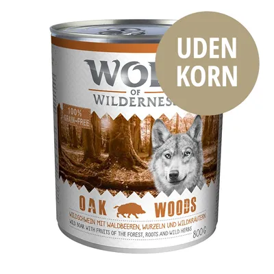 Wolf of Wilderness Oak Woods dåse 800 g, tekst: UDEN KORN, 100% grain-free, wild boar with fruits of the forest, roots and wild herbs. Billede af ulv og skov.