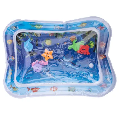Aufblasbare Wasser-Spielmatte mit Unterwasser-Motiven, inklusive bunter Meerestiere wie Seestern, Schildkröte und Krake. Transparente Oberfläche mit blauen Hintergrund. Aufblasbare Wasser-Spielmatte mit Unterwasser-Motiven, inklusive bunter Meerestiere wie Seestern, Schildkröte und Krake. Transparente Oberfläche mit blauen Hintergrund.