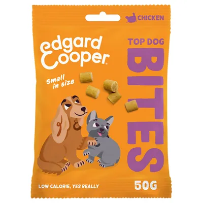 Edgard Cooper Top Dog Bites kip, small in size, low calorie, 50g. Oranje verpakking met afbeelding van hond en kat, zichtbare kleine brokjes.