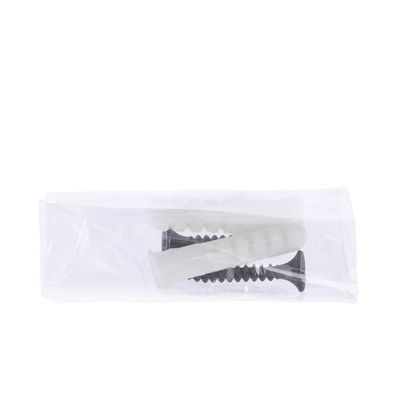 Упаковка с черными винтами и белыми дюбелями, подходит для монтажных работ.