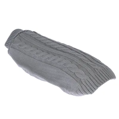 Šedý svetr pro psy s copánkovým vzorem, pletený z měkkého materiálu. Vhodný na chladné dny.