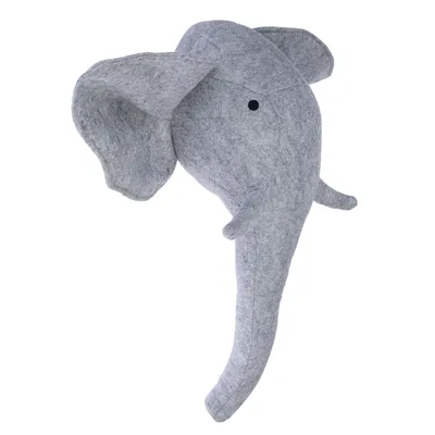 Jouet en forme de tête d’éléphant gris, fabriqué en feutre, avec grandes oreilles et trompe longue visibles.
