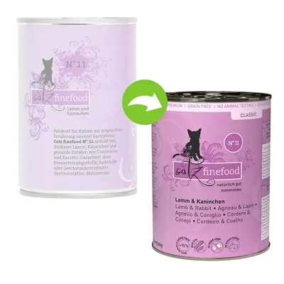 Две консерви catz finefood N°11 Lamm & Kaninchen. Видима смяна на опаковката. Текст на немски и английски: Lamb & Rabbit, Classic, Premium, Grain Free, No Animal Testing.