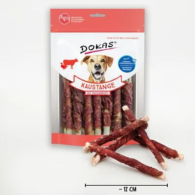 Dokas Kaustange mit Entenbrust – balenie žuvacích tyčiniek pre psov, dĺžka približne 12 cm. Viditeľné nemecké texty na obale.
