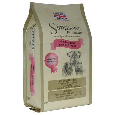 Simpsons Premium Adult Sensitive Salmon & Potato, sans céréales 45 % saumon, hypoallergenic, 2 kg. Texte visible : No Grains, No Soya, No Dairy, glucosamine, cranberry, prébiotiques.