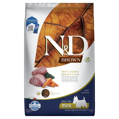 N&D Brown Adult Dog Mini, recept s jahňacinou, spirulinou a mrkvou. Balenie zobrazuje ingrediencie a informáciu o ochrane prirodzenej hnedej farby srsti. Hmotnosť: 5 kg.