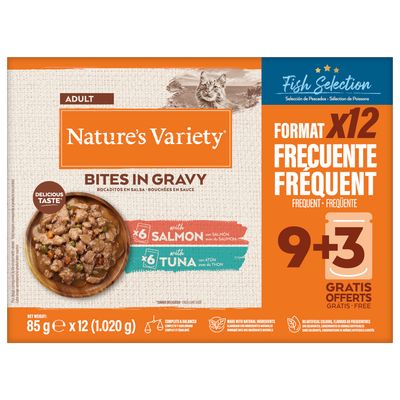 Nature's Variety Bites v omáčke pre dospelých, výber rýb s lososom a tuniakom. Balenie x12, 9+3 zadarmo. Čistá hmotnosť: 85g x 12 (1 020g). Bez umelých farbív, aróm a konzervantov.