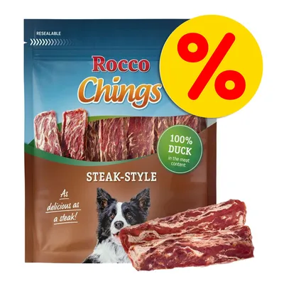 Rocco Chings Steak-Style koiranherkut, pakkauksessa teksti '100% duck in the meat content', suuri keltainen prosenttimerkki, näkyvissä myös kaksi herkkupalaa.