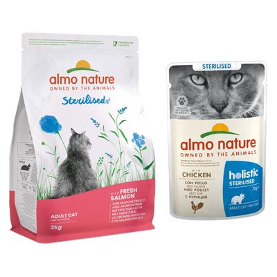 Almo Nature Sterilised Adult Cat Trockenfutter mit frischem Lachs, 2kg. Verpackung zeigt eine Katze und Blumenmotiv.