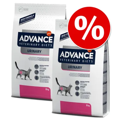 Lot de 2 sacs Advance Veterinary Diets Urinary pour chat, 8 kg chacun, texte visible : New Formula, Crystallisation, Urinary Dilution, Struvite Crystals, symbole promotionnel % en rouge. Lot de 2 sacs Advance Veterinary Diets Urinary pour chat, 8 kg chacun, texte visible : New Formula, Crystallisation, Urinary Dilution, Struvite Crystals, symbole promotionnel % en rouge.