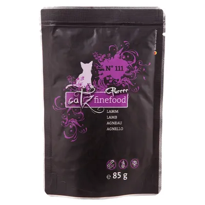 catz finefood Purrrr N° 111, LAMM/LAMB/AGNEAU/AGNELLO, 85 g annospussi. Musta ja violetti pakkaus, näkyvissä kissasiluetti ja kolme symbolia alareunassa.