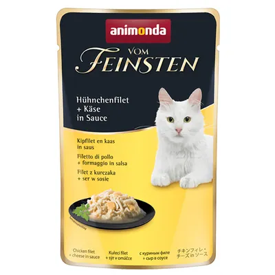 animonda Vom Feinsten, filet de poulet et fromage en sauce, sachet avec photo d’un chat blanc et plat de nourriture. Textes multilingues visibles sur l’emballage.