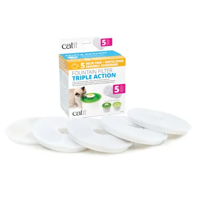 Catit Fountain Filter Triple Action, confezione da 5 filtri rotondi bianchi per fontanella, scatola con immagine di gatto e fontanella verde. Testo in inglese sulla confezione.
