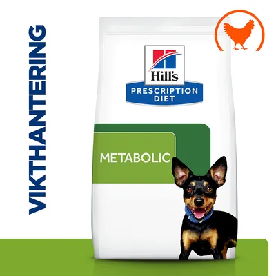Hill's Prescription Diet Metabolic hundfoderpåse med texten 'Vikthantering' och en siluett av en höna i orange cirkel. Synlig hund på förpackningen.