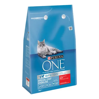 PURINA ONE BIFENSIS Spécial Chat Stérilisé, 3 kg. Tekst på fransk: Élaboré avec du bœuf sélectionné et au blé. Kat afbildet på forsiden af posen.
