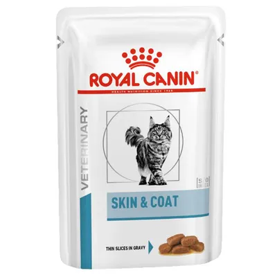Opakowanie Royal Canin Veterinary Skin & Coat dla kotów, widoczny napis 'thin slices in gravy', ilustracja kota i kawałki karmy w sosie.