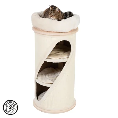 Kradsøjle med tre niveauer, bløde liggeflader og en kat på den øverste platform. Beige stofbetræk og synlige trædetaljer. Kradsøjle med tre niveauer, bløde liggeflader og en kat på den øverste platform. Beige stofbetræk og synlige trædetaljer.