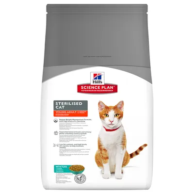 Hill's Science Plan Sterilised Cat Young Adult 1–6 vuotta, sterilisoiduille kissoille, tonnikala. Näkyvissä myös tuotteen nappulat ja englanninkielistä tietoa pakkauksessa.