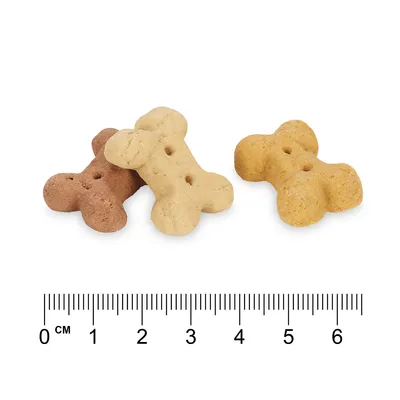 Három csont alakú kutyakeksz különböző színekben, 0–6 cm-es skálával a méret megadásához.
