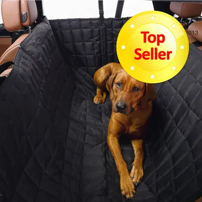 Housse de protection noire pour siège arrière de voiture, chien allongé dessus. Badge jaune avec texte « Top Seller » en haut à droite. Housse de protection noire pour siège arrière de voiture, chien allongé dessus. Badge jaune avec texte « Top Seller » en haut à droite.