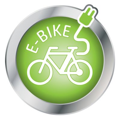 Текст E-BIKE, изображение на велосипед и щепсел. Текстът е на английски.