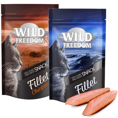 Wild Freedom Fillet -kissanherkut, kaksi pakkausta: Chicken ja Fillet. Teksti: 100% pure and fresh snack. Edessä kaksi fileepalaa.