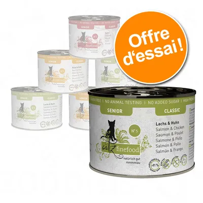 Lot de boîtes caZ finefood Senior Classic, variétés visibles : Lachs & Huhn, Rind & Kalb. Texte sur pastille orange : Offre d’essai ! Ingrédients et labels partiellement lisibles. Lot de boîtes caZ finefood Senior Classic, variétés visibles : Lachs & Huhn, Rind & Kalb. Texte sur pastille orange : Offre d’essai ! Ingrédients et labels partiellement lisibles.