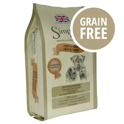 Simpsons Premium Adult Sensitive Duck & Potato, GRAIN FREE 43% Duck, ipoallergenico, senza cereali, soia o latticini. Bandiera britannica visibile sulla confezione.