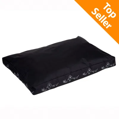 Cuscino rettangolare nero per animali, bordo decorato con disegni bianchi di cani. Angolo superiore destro con etichetta arancione e testo: Top Seller. Cuscino rettangolare nero per animali, bordo decorato con disegni bianchi di cani. Angolo superiore destro con etichetta arancione e testo: Top Seller.