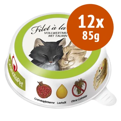 Confezione GranataPet Filet à la carte per gatti, 12x85g. Immagini di chicchi di melagrana, olio di salmone e simbolo senza cereali visibili sull'etichetta.