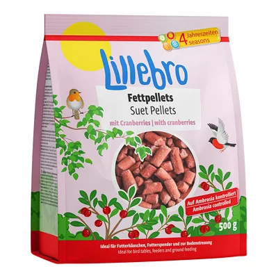 Lillebro Fettpellets med tranbär, 500 g. Text: Suet Pellets, mit Cranberries | with cranberries, Auf Ambrosia kontrolliert, 4 Jahreszeiten seasons. Synliga röda pellets på förpackningen. Lillebro Fettpellets med tranbär, 500 g. Text: Suet Pellets, mit Cranberries | with cranberries, Auf Ambrosia kontrolliert, 4 Jahreszeiten seasons. Synliga röda pellets på förpackningen.