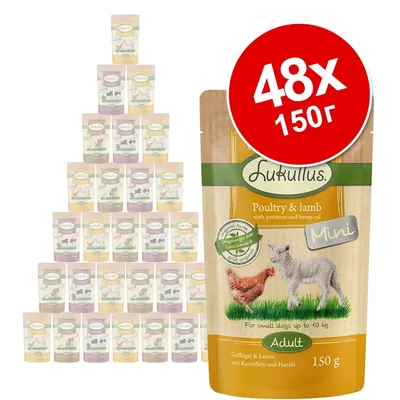 Пакет Lukullus Poultry & lamb Mini Adult 150 г, за малки кучета до 10 кг. Надпис: 48x 150г. Видими са няколко пакета, подредени в пирамида.