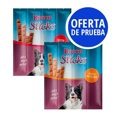 2 paquetes de Rocco Sticks con texto visible: 'Soft & easy to portion!', 'WITH POULTRY' y círculo azul con 'OFERTA DE PRUEBA'. Imagen de perro en el envase.
