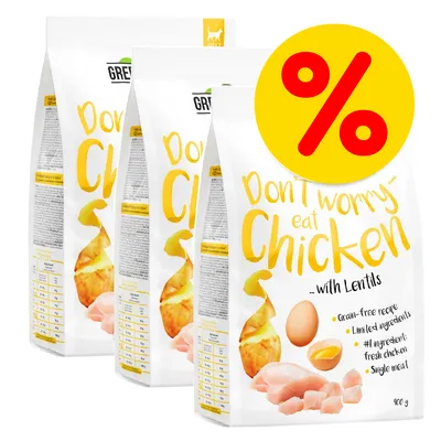 Tre confezioni di Greenwoods Don't worry eat Chicken with Lentils, visibile simbolo percentuale giallo per offerta. Testo in inglese: grain-free recipe, limited ingredients, fresh chicken.