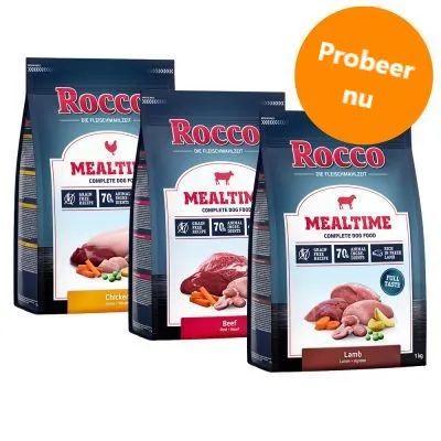 Rocco Mealtime hondenvoer, varianten Chicken, Beef en Lamb, elk met afbeelding van vlees en groenten op de verpakking. Oranje cirkel met tekst: Probeer nu. Rocco Mealtime hondenvoer, varianten Chicken, Beef en Lamb, elk met afbeelding van vlees en groenten op de verpakking. Oranje cirkel met tekst: Probeer nu.