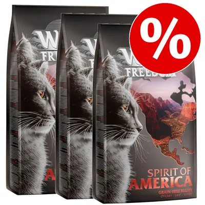 Trois sacs de croquettes pour chat Wolf Freedom Spirit of America, texte visible : grain-free recipe, chicken – beef – turkey, offre spéciale indiquée par un symbole pourcentage rouge.
