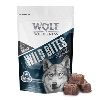 Wolf of Wilderness Wild Bites, Grain Free Snack, The Taste of Scandinavia. Sachet avec morceaux de friandises visibles à côté de l'emballage.