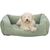 Hund liegt in einem grünen Hundebett mit geripptem Stoffdesign.