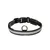 Schwarzes Halsband mit reflektierendem Streifen, Kunststoffverschluss und Metallring für Leinenbefestigung.