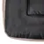 Vue rapprochée du dessous d’un coussin pour animal en tissu noir antidérapant à picots, avec fermeture éclair visible sur le côté.