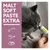 MALT SOFT PASTE EXTRA. Katze leckt Paste direkt aus Tube, Hand hält Tube. Symbole zeigen Anwendung: Tube ausdrücken, Paste auf Finger oder ins Futter geben.