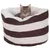 Gestreiftes Katzenbett mit braunen und weissen Streifen, weicher Innenpolsterung. Katze sitzt im Bett und schaut nach vorne.