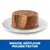 Weiche, köstliche Mousse-Textur auf einem weissen Teller. Beschreibung des Futters mit Fokus auf Konsistenz.