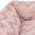 Nahaufnahme eines rosa Plüschmaterials mit weicher Textur und Zickzack-Muster, geeignet für Heimtierprodukte wie Betten oder Decken.