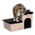 Katzenmöbel mit zwei Ebenen, schwarzem Kissen und Höhle. Katze sitzt auf der oberen Ebene.