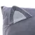 Graues Kissen mit Stoffapplikation in Form einer Tierohrenspitze, weiche Oberfläche aus Fleece.