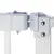 Gros plan sur le mécanisme de verrouillage d'une barrière de sécurité en métal blanc avec bouton gris et vis visibles.