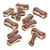 Plusieurs friandises en forme d’os, bicolores marron et beige, disposées sur fond blanc. Aucun emballage ou texte visible.