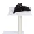 Arbre à chat avec poteau en sisal et plateforme blanche, coussin blanc sur le dessus, chat noir allongé sur le coussin. Matériaux visibles : bois, tissu, sisal.