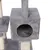 Rascador gris con cueva, superficie de sisal para rascar y niveles acolchados. Ideal para gatos para jugar y descansar.